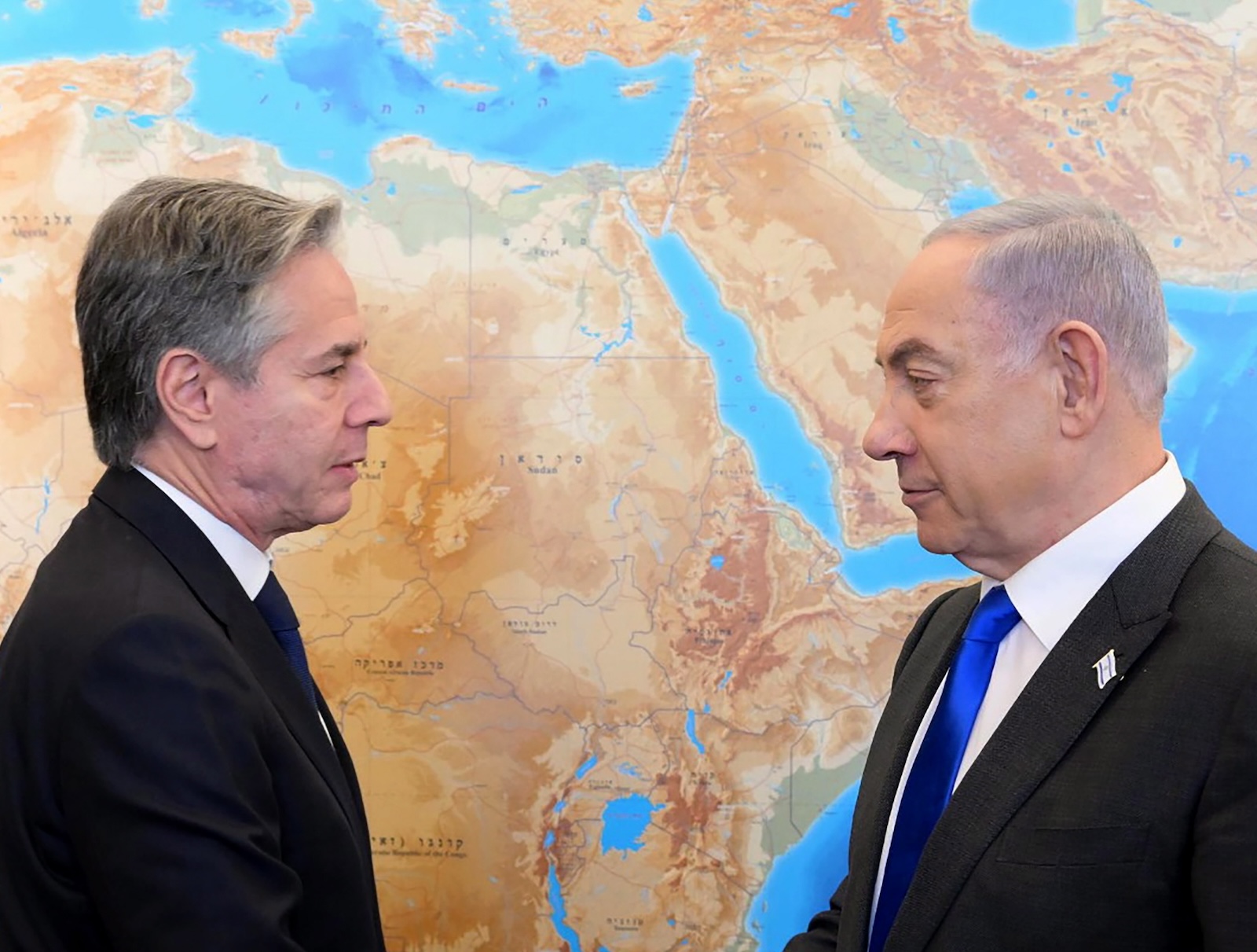 epa11133966 A handout photo made available by the Israeli Government Press Office (GPO), shows the Israeli Prime Minister Benjamin Netanyahu (R) meeting with US Secretary of State Antony Blinken (L) in Jerusalem, 07 February 2024. The US Secretary of State is on a Middle East regional tour, in an effort to reach an agreement that secures the release of all remaining hostages and includes a humanitarian pause allowing delivery of humanitarian assistance to civilians in Gaza Strip.  EPA/GPO/Amos Ben Gershom HANDOUT HANDOUT EDITORIAL USE ONLY/NO SALES HANDOUT EDITORIAL USE ONLY/NO SALES HANDOUT EDITORIAL USE ONLY/NO SALES