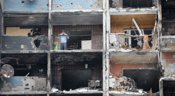 epa11139494 Communal workers and volunteers work in a damaged building two days after a Russian missile strike in Kyiv, Ukraine, 09 February 2024, amid the Russian invasion. At least four people were killed and 38 others were injured after a Russian shelling hit the Ukrainian capital Kyiv on 07 February, the Kyiv City Military Administration said.  EPA/SERGEY DOLZHENKO