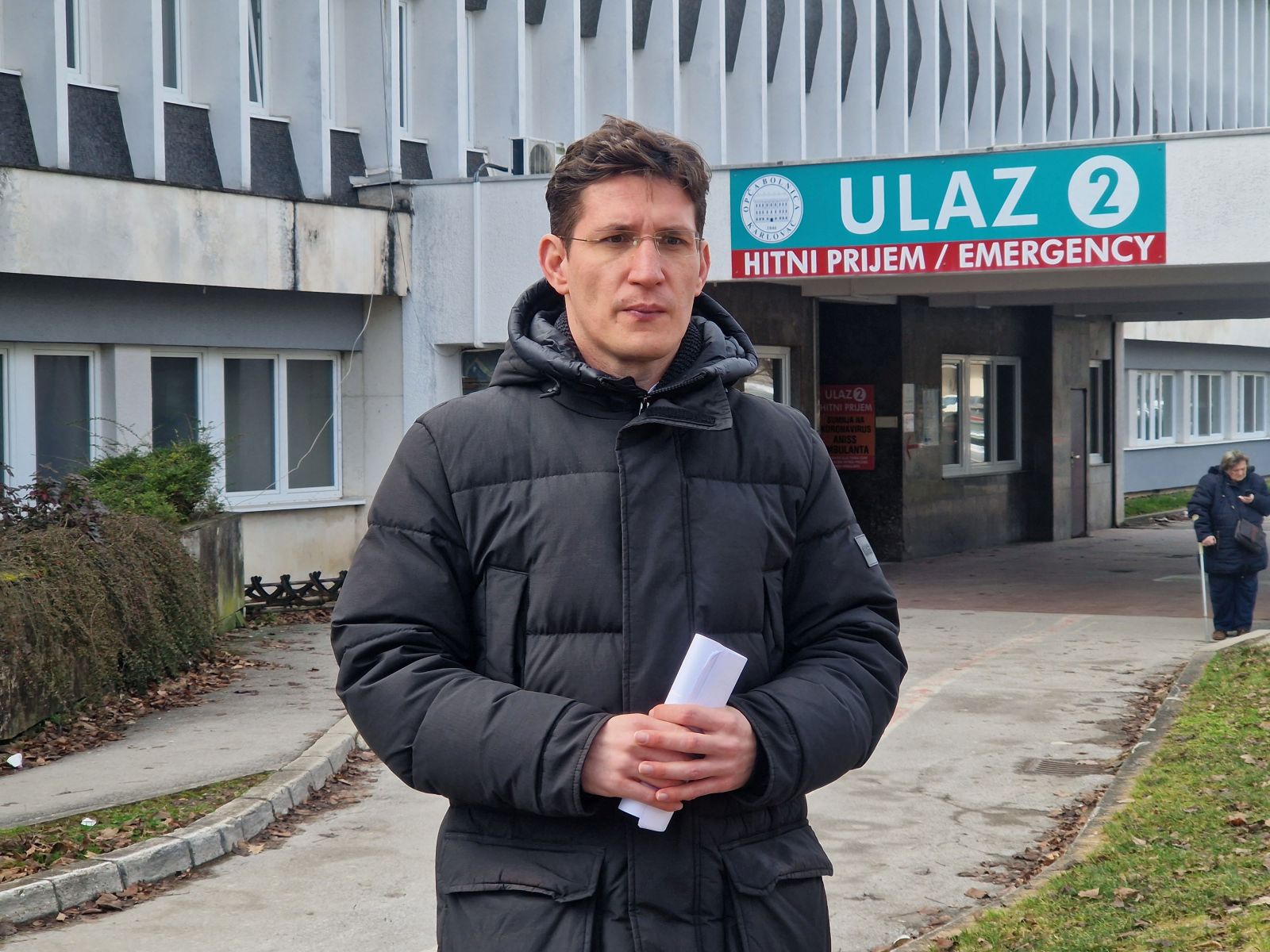 Karlovac, 15.02.2024 - Opæa bolnica Karlovac je na pragu devastacije i unitenja zbog kadrovske politike Maje Grbe-Bujeviæ, "koja spava u Hrvatskom saboru, a kada se naspava u parlamentu vjerojatno radi darmar po bolnici i zdravstvenom sustavu", poruèio je u èetvrtak u Karlovcu Zvonimir Troskot (Most). foto HINA/ Marin BAKIÆ/ ik