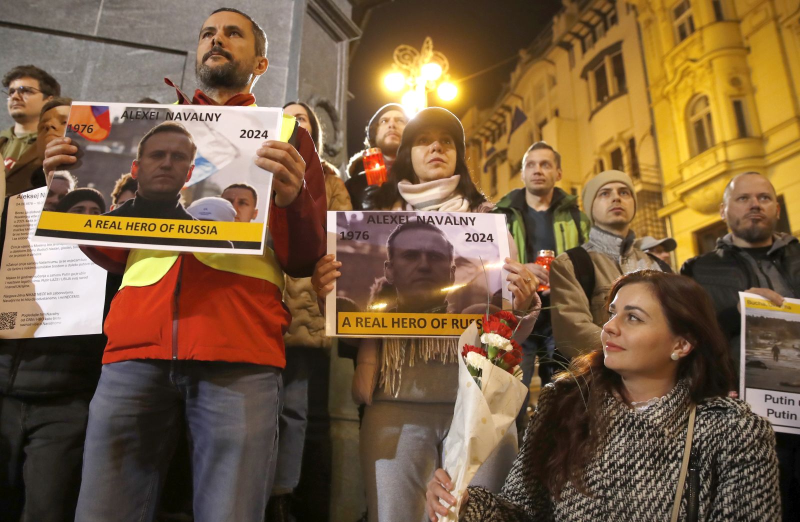 epa11175934 People with pictures and candles gather for a vigil in memory of Russian opposition leader Alexei Navalny, in Zagreb, Croatia, 23 February 2024. Russian opposition leader and outspoken Kremlin critic Alexei Navalny has died aged 47 in a penal colony on 16 February 2024  EPA/ANTONIO BAT