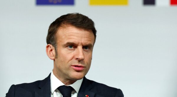 epa11183588 French President Emmanuel Macron speaks during a press conference at the end of the conference in support of Ukraine, with European leaders and government representatives, at the Elysee Palace in Paris, France, 26 February 2024.  EPA/GONZALO FUENTES / POOL  MAXPPP OUT