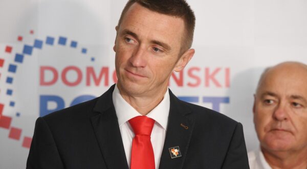 22.09.2023., Sibenik - Ivan Penava, predsjednik Domovinskog pokreta odrzao konferenciju za medije. Photo: hrvoje jelavic/PIXSELL