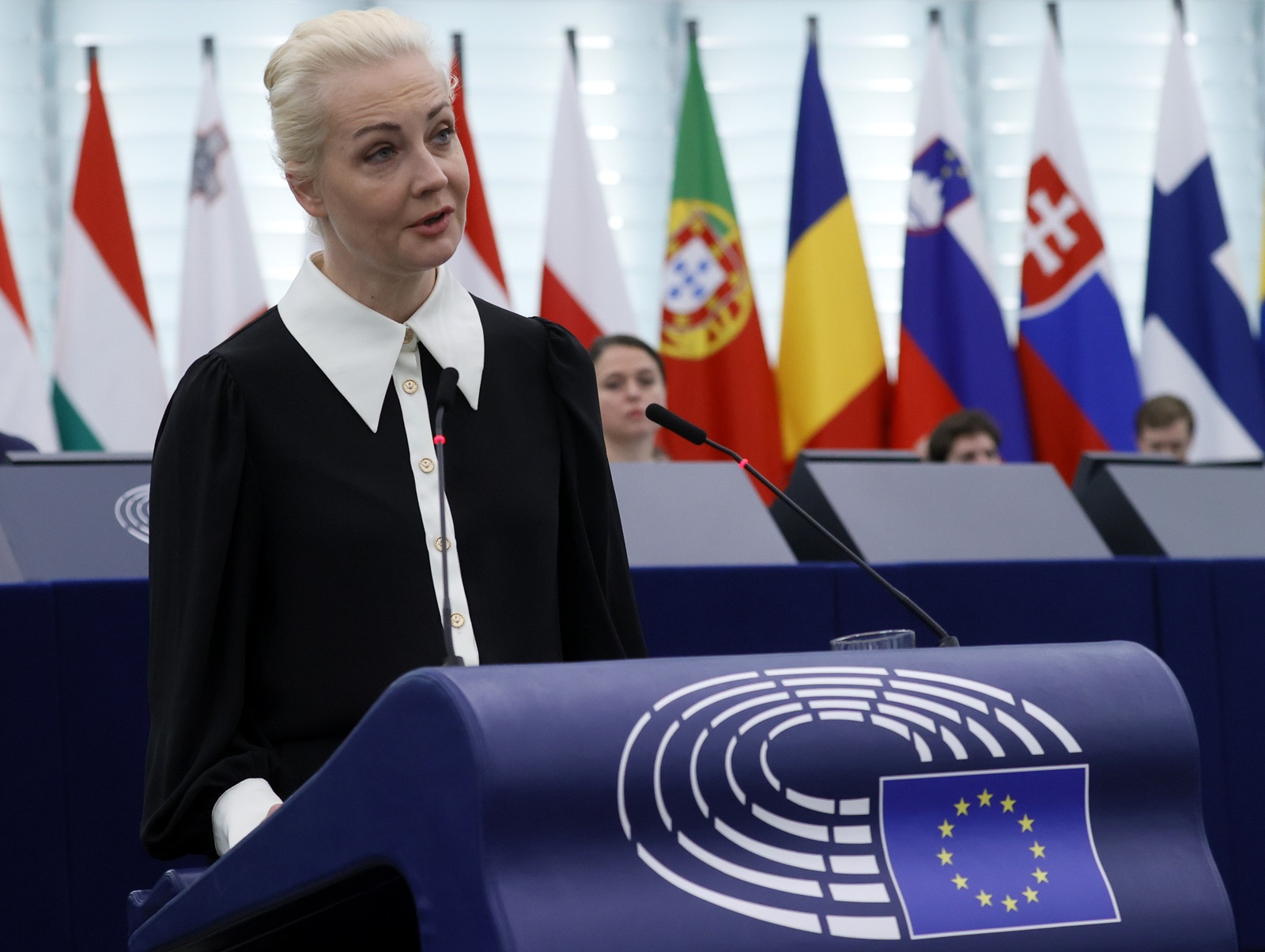 epa11186326 Yulia Navalnaya, widow of the late Russian dissident Alexei Navalny, speaks at the European Parliament in Strasbourg, France, 28 February 2024. The EU Parliament's session runs from 26 till 29 February 2024.  EPA/RONALD WITTEK
