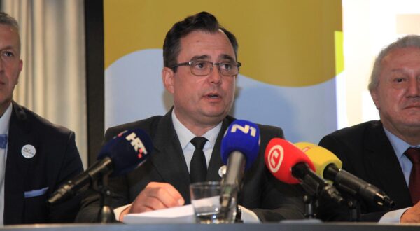 2.12.2023., Hotel Zonar, Zagreb - Damir Vandelic sa izabranim vodstvom predstavio je plan i program novoosnovane stranke "Republika". Photo: Luka Batelic/PIXSELL