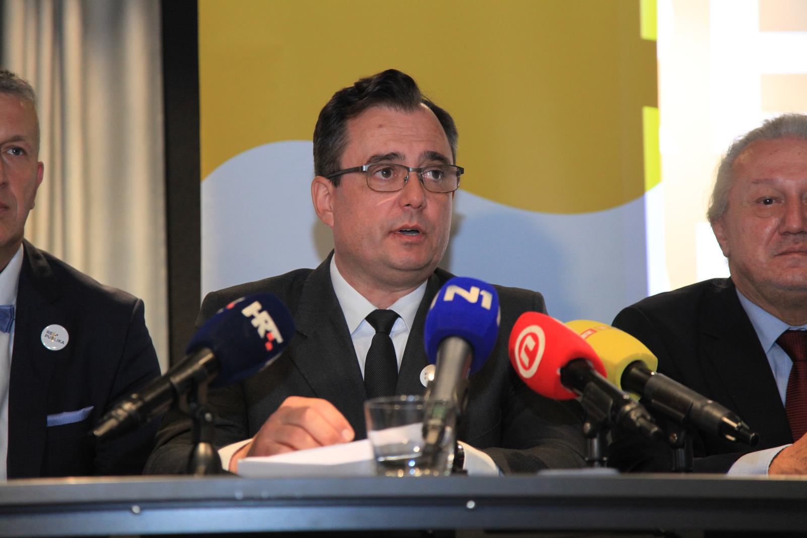 2.12.2023., Hotel Zonar, Zagreb - Damir Vandelic sa izabranim vodstvom predstavio je plan i program novoosnovane stranke "Republika". Photo: Luka Batelic/PIXSELL