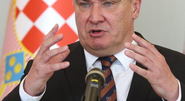 03.02.2024., Zagreb - Izvanredna press konferencija predsjednika Milanovica o Ivanu Turudicu. 

Zoran Milanovic na konferenciji je istaknuo kako Ivan Turudic ne smije postati glavni drzavni tuzitelj.



 Photo: Goran Stanzl/PIXSELL