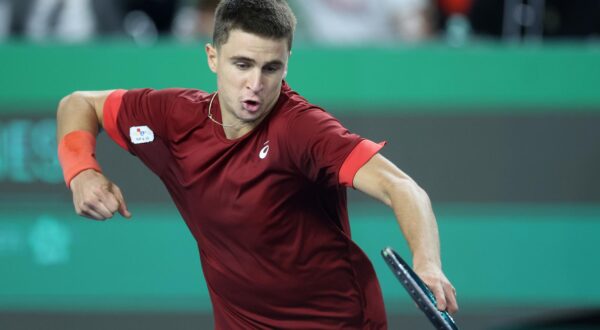 03.02.2024., Varazdin - Davis Cup susret Hrvatske i Belgije, mec Duje Ajdukovic - Joris De Loore. Photo: Sanjin Strukic/PIXSELL