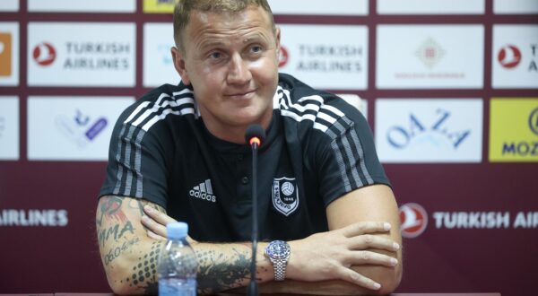 03.08.2023., Sarajevo, Bosna i Hercegovina - Na konferenciji za medije predstavljena novi strucni stozer FK Sarajevo. Novi trener je Simon Rozman, a sportski direktor Senijad Ibricic. Photo: Armin Durgut/PIXSELL