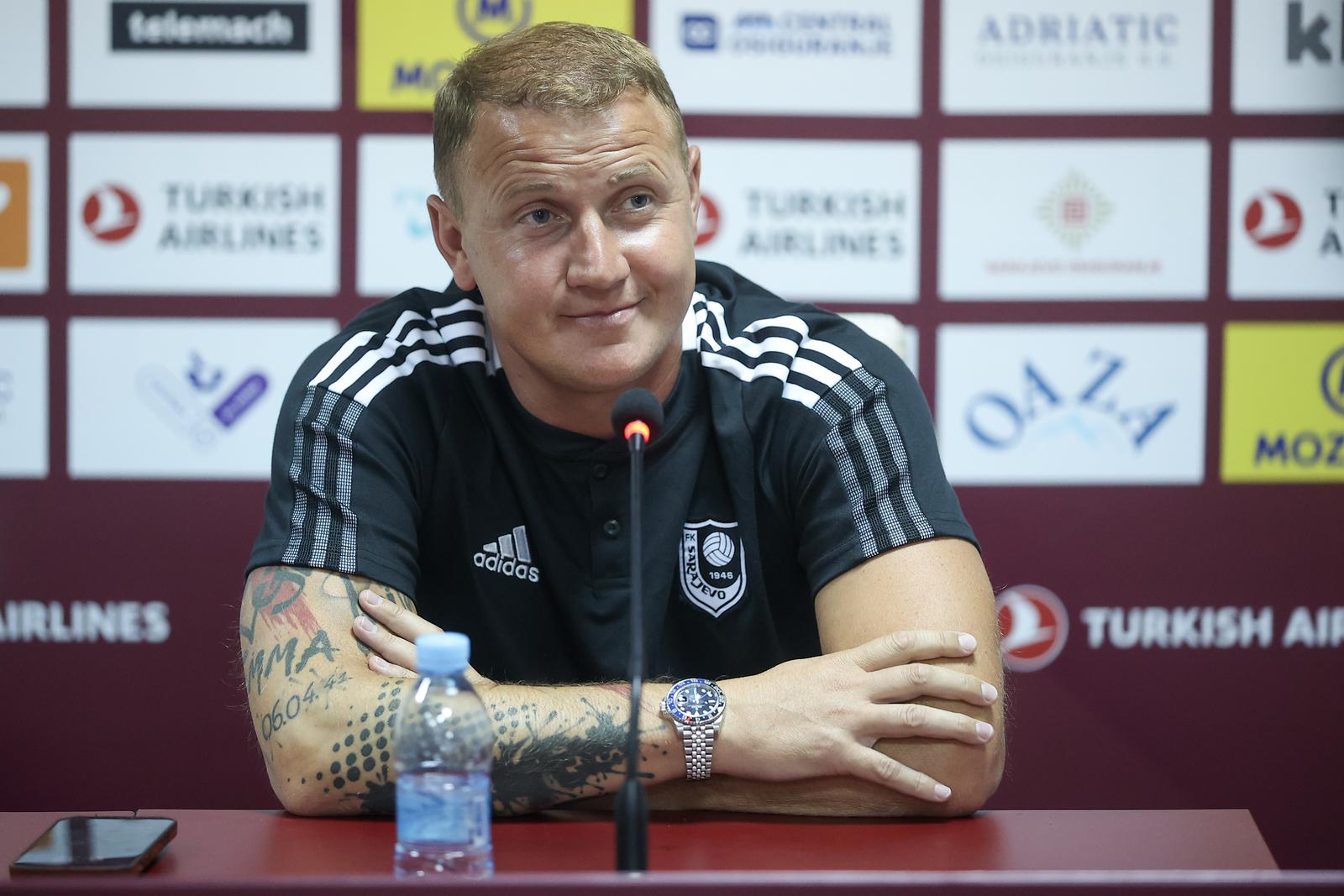 03.08.2023., Sarajevo, Bosna i Hercegovina - Na konferenciji za medije predstavljena novi strucni stozer FK Sarajevo. Novi trener je Simon Rozman, a sportski direktor Senijad Ibricic. Photo: Armin Durgut/PIXSELL