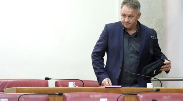 04.10.2019., Zagreb - Rasprava o prijedlogu odluke o proglasenju 21. listopada Nacionalnim danom bez mobitela u prometu nije izazvala veci interes medju zastupnicima i sabornica je u petak ujutro bila vecim dijelom prazna.rPhoto: Patrik Macek/PIXSELL