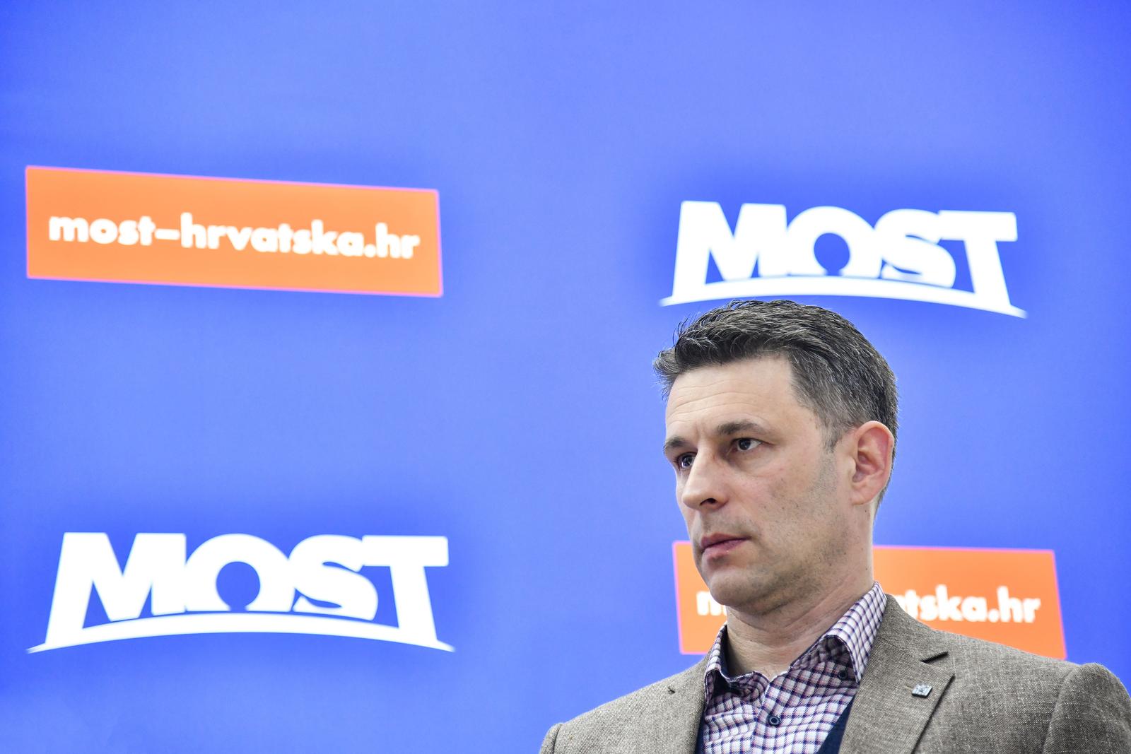 05.02.2024., Zagreb - Predsjednik Mosta Bozo Petrov, vijecnica u Rijeci Petra Mandic i saborski zastupnik Marin Miletic na konferenciji za novinare iznijeli su prijedloge stranke vezane uz demografiju pod nazivom "Obiteljska politika Mosta kao prilika za demografski oporavak" Photo: Josip Regovic/PIXSELL