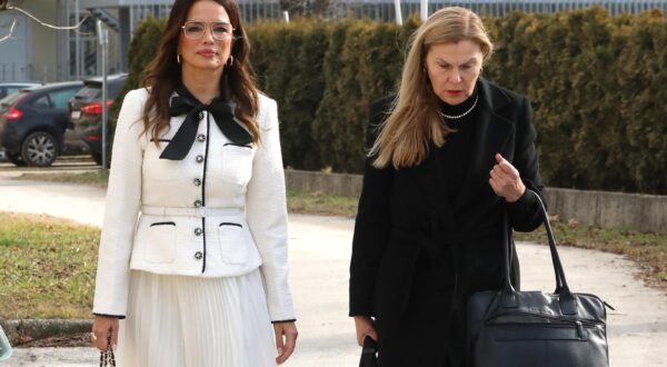 05.02.2024. Zagreb - Pjevacica Severina u pratnji odvjetnice doalzi na Opcinski sud  Photo: Robert Anic/PIXSELL