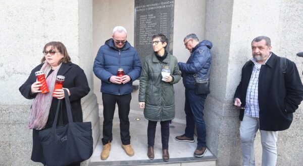 05.02.2024., Zagreb - Hrvatsko novinarsko drustvo (HND) i Sindikat novinara Hrvatske (SNH) pridruzili su se Medjunarodnoj federaciji novinara (IFJ) na bdijenju za ubijene novinare i novinarke u Gazi. Svijece za poginule kolegice i kolege novinari su zapaliti ispred Novinarskog doma, podno spomen ploce poginulim kolegicama i kolegama. 
 Photo: Patrik Macek/PIXSELL