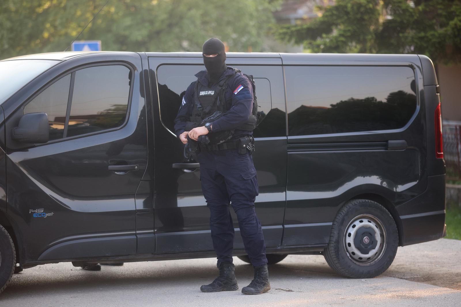 05.05.2023., Dubona, Srbija - Policija osigurava podrucje u selu Dubona kod Mladenovca gdje je sinoc doslo do pucnjave u kojoj je ubijeno osmero ljudi, a ranjeno ih je najmanje 15. Policija je pokrenula akciju "Vihor" i na teren poslala sve raspolozive snage. Photo: Armin Durgut/PIXSELL