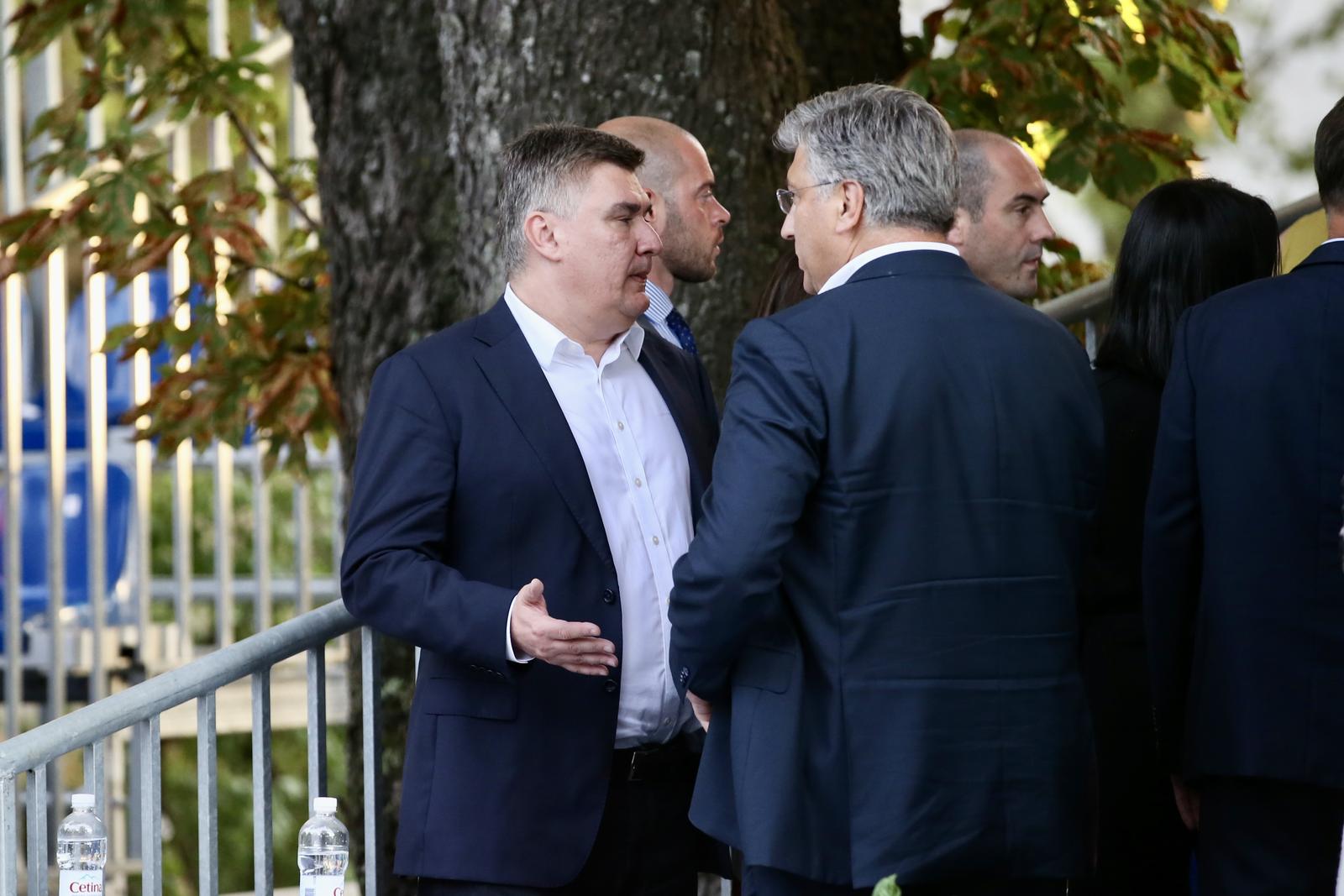 06.08.2023., Sinj - 308. Sinjska alka. Sinjska alka je hrvatska viteska igra. Odrzava se svake godine u nedjelju u prvoj trecini mjeseca kolovoza u Sinju, na godisnjicu pobjede nad turskim osvajacima 14. kolovoza 1715. Na taj dan je 700 hrvatskih vojnika iz Sinja uspjelo odbiti navalu vojske turskog seraskera Mehmed-pase Celica koja je brojala 60.000 vojnika. Predsjednik Republike Hrvatske Zoran Milanovic i predsjednik Vlade Andrej Plenkovic nakon Alke proveli su u razgovoru 10ak minuta. Photo: Ivo Cagalj/PIXSELL