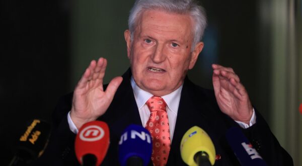 06.11.2023., Zagreb - Ivica Todoric daje izjavu za medije na temu odluke Visokog kaznenog suda RH u slucaju Veliki Agrokor. Photo: Marko Prpic/PIXSELL