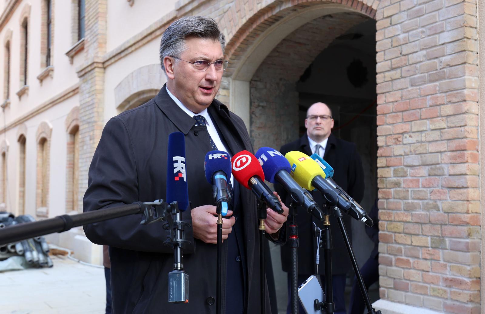07.02.2024., Zagreb - Predsjednik Vlade Andrej Plenkovic uz ministricu kulture i medija Ninu Obuljen Korzinek te s ostalim suradnicima obisao je gradiliste buduce zgrade Hrvatskog restauratorskog zavoda na adresi Klaiceva 13 - Hochmanova b.b. Nakon obilaska premijer se obratio medijima. Photo: Sanjin Strukic/PIXSELL
