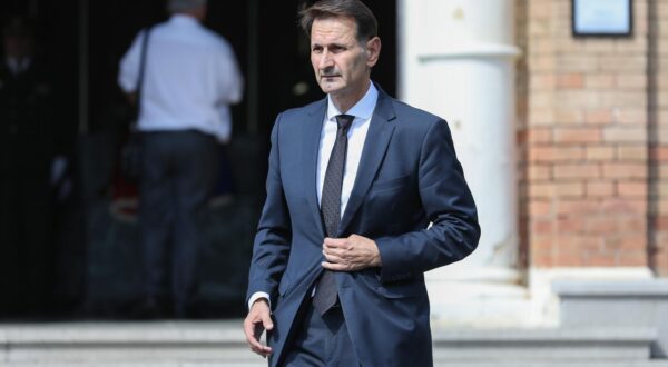 07.09.2023., Zagreb - Posljednji ispracaj generala Antona Tusa na groblju Mirogoj. Brojne osobe iz javnog zivota dosle su se posljednji puta oprostiti od preminulog generala Hrvastke vojske. Miro Kovac Photo: Jurica Galoic/PIXSELL
