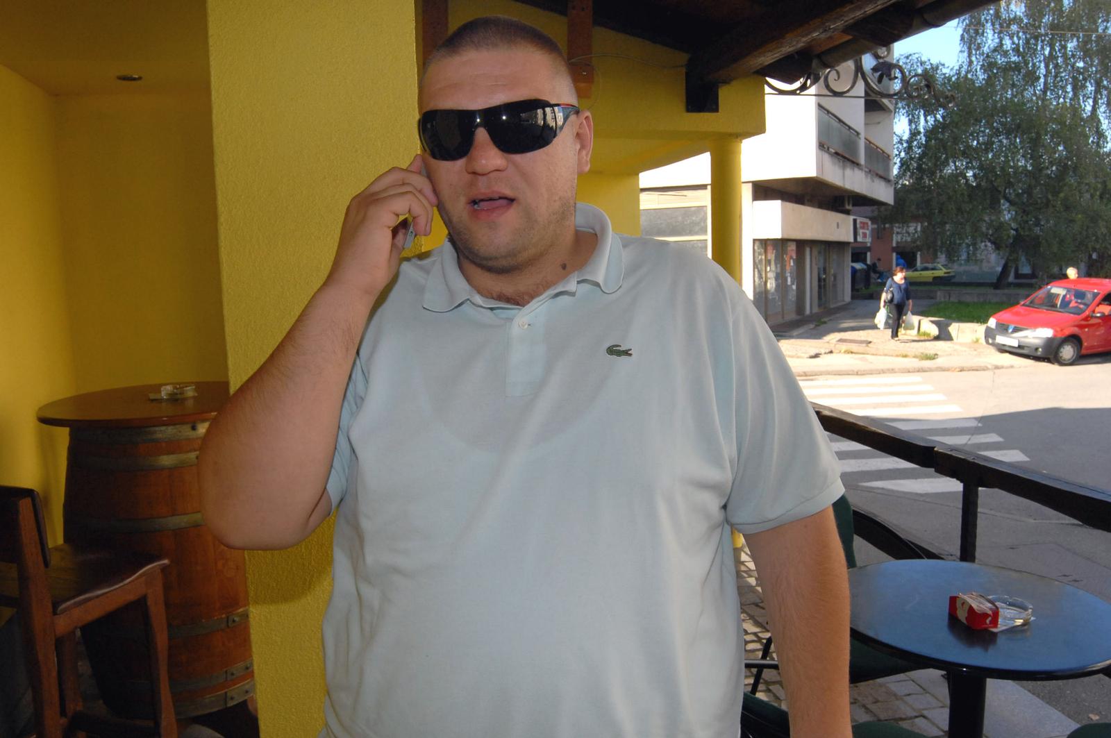 07.11.2013., Slavonski Brod - Poduzetnik Tomislav Opacak koji je doslovno "potukao" ministra Jakovinu osvojivsi vecinu glasova na stranackim izborima SDP-a. Opacak i Jakovina u nedjelju idu u neizvjesni drugi krug izbora.rPhoto: Ivica Galovic/PIXSELL