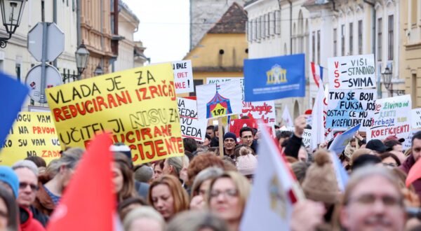 09.02.2024.,Zagreb - Prosvjed pod sloganom "Reforma svih reformi - nedovoljan jedan" pocinje u 12 sati na Markovom trgu u Zagrebu. Organizirali su ga nezadovoljni nastavnici koji su s okupljanjem počeli u 11 sati na Trgu Europe. Od tamo će u povorci krenuti preko Trga bana Jelacica - Radicevom - Zakmardijevim stubama - Strossmayerovim setalistem - Dvercem i Cirilometodskom ulicom do Markova trga. Photo: Sanjin Strukic/PIXSELL