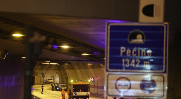 09.02.2024.., Rijeka - Dvije osobe poginule u sudaru u tunelu Pecine (D404), promet preusmjeren Photo: Nel Pavletic/PIXSELL
