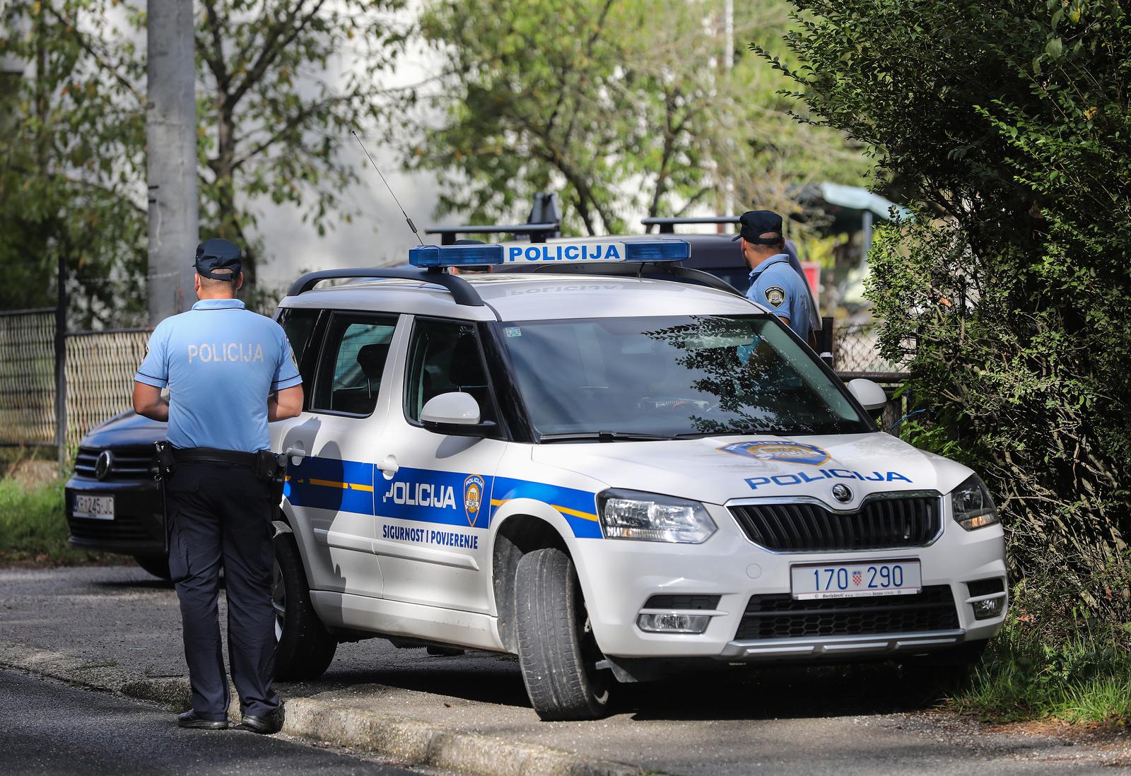 09.09.2022., Oroslavje - Policija osigurava kucu ubijenog mladica u Tvornickoj ulici te pretrazuje okolinu kako bi pronasli oruzje. Photo: Jurica Galoic/PIXSELL