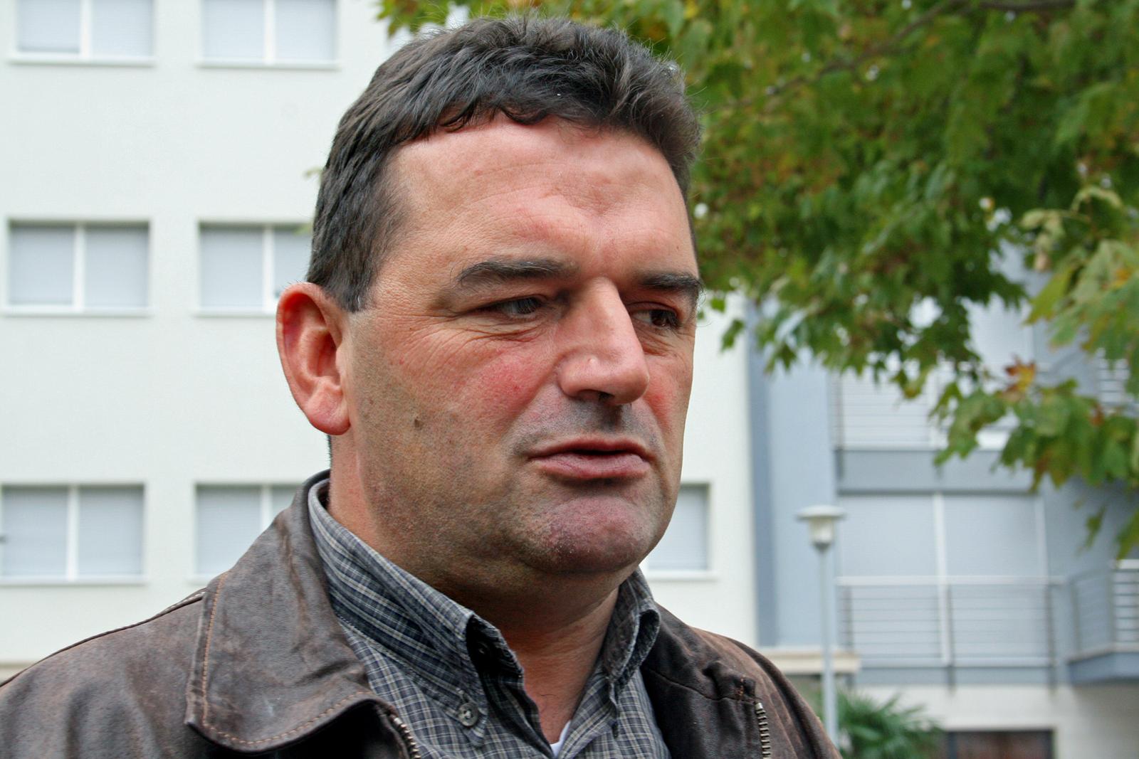 07.11.2009. Omis, Hrvatska - Bucno jutro u Omisu, na predio Smokvica pala je stjena teska vise tona srecom zaustavila se tridesetak metara od prvih kuca. Gradonacelnik Omisa Ivan SkaricicrPhoto: Ivana Ivanovic/PIXSELL