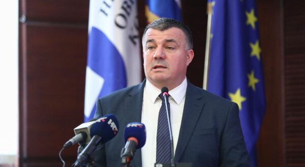 10.01.2024., Zagreb - Na konferenciji za novinare predstavljene su realizirane i planirane aktivnosti Hrvatske obrtnicke komore u cilju unapredjenja uvjeta poslovanja za hrvatske obrtnike. Predsjednik Hrvatske obrtnicke komore (HOK) Dalibor Kratohvil Photo: Matija Habljak/PIXSELL
