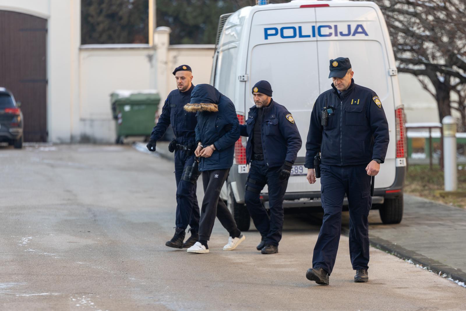10.01.2024., Vukovar - Policija Opcinskom drzavnom odvjetnistvu privodi osumnjicene za napad na maloljetnike.  Photo: Borna jaksic/PIXSELL