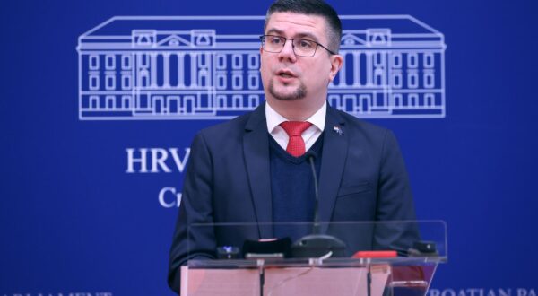 13.02.2024., Zagreb - Na konferenciji za medije Kluba zastupnika Socijaldemokrati odrzanoj u Saboru o temi „Vladu (ponovo) nije briga za 240.000 gradjana“ govorio je zastupnik Domagoj Hajdukovic.
 Photo: Patrik Macek/PIXSELL