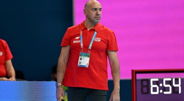 13.02.2024., Aspire Dome, Doha, Katar - Svjetsko prvenstvo u vaterpolu, cetvrtfinale, Srbija - Hrvatska. izbornik Hrvatske Ivica Tucak Photo: David Damnjanovic/PIXSELL