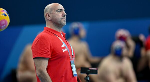 13.02.2024., Aspire Dome, Doha, Katar - Svjetsko prvenstvo u vaterpolu, cetvrtfinale, Srbija - Hrvatska. izbornik Hrvatske Ivica Tucak Photo: David Damnjanovic/PIXSELL