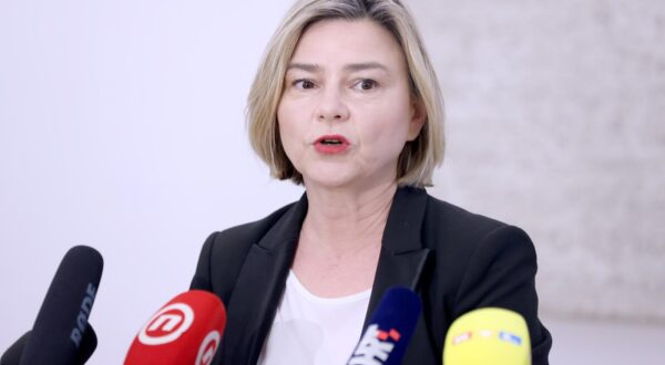 14.02.2024., Zagreb - Na konferenciji za medije odrzanoj u Saboru o aktualnim temama govorila je Sandra Bencic.
 Photo: Patrik Macek/PIXSELL