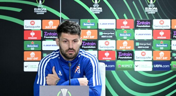 14.02.2024., Sevilla, Spanjolska - Nogometas Dinama Bruno Petkovic na konferenciji za medije na stadionu Benito Villamarin uoci sutrasnje utakmice playoffa UEFA Konferencijske lige izmedju Real Betisa i GNK-a Dinamo. Photo: Marko Lukunic/PIXSELL
