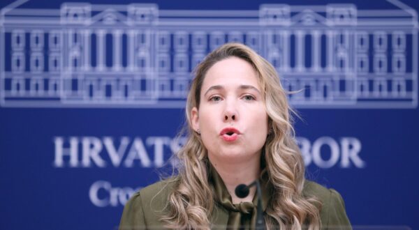 14.11.2023., Zagreb - Na konferenciji za medije odrzanoj u Saboru predsjednica Odbora za ravnopravnost spolova Marija Selak Raspudic govorila je o temi "Izmjene zakona o odgoju i obrazovanju - stop mobitelima u skolama. Photo: Patrik Macek/PIXSELL