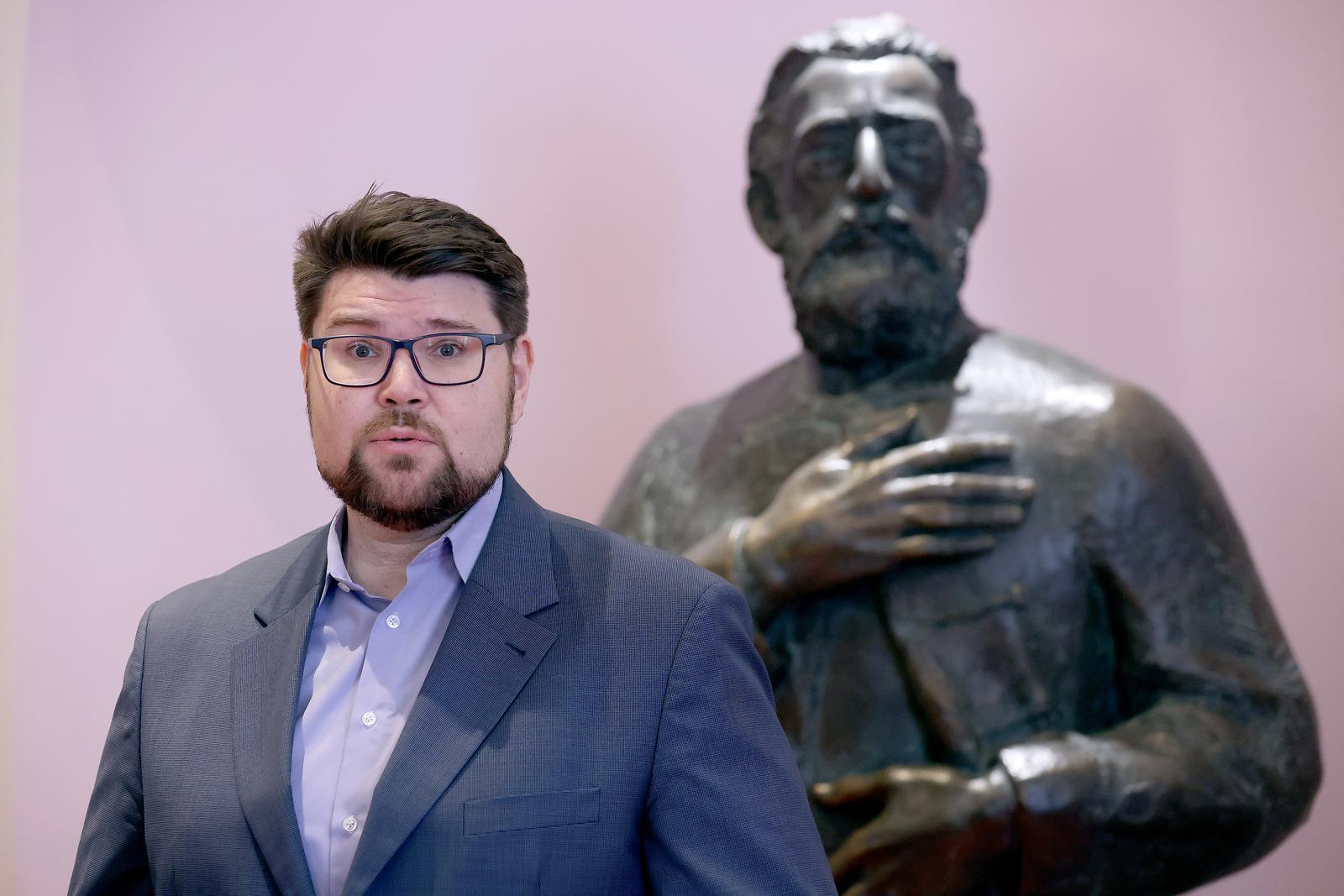 15.02.2024., Zagreb - U Saboru je odrzana 32. sjednica Predsjednistva Hrvatskoga sabora s predsjednicima klubova zastupnika kojom je predsjedao predsjednik Gordan Jandrokovic. Tema sjednice bila je preseljenje Sabora za vrijeme obnove zgrade na Markovu trgu. Nakon sjednice sudionici su dali izjave za medije. 
 Photo: Patrik Macek/PIXSELL