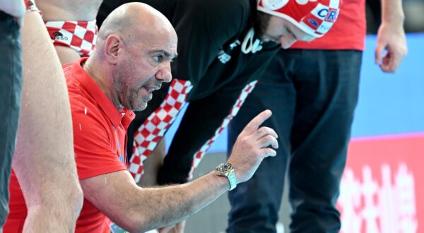 15.02.2024., Aspire Dome, Doha, Katar - Svjetsko prvenstvo u vaterpolu, polufinale, Hrvatska - Francuska. izbornik Hrvatske Ivica Tucak. Photo: David Damnjanovic/PIXSELL