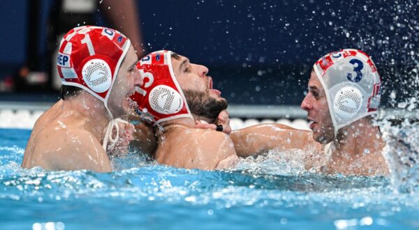 15.02.2024., Aspire Dome, Doha, Katar - Svjetsko prvenstvo u vaterpolu, polufinale, Hrvatska - Francuska. Marko Bijac, Mate Anic, Loren Fatovic Photo: David Damnjanovic/PIXSELL
