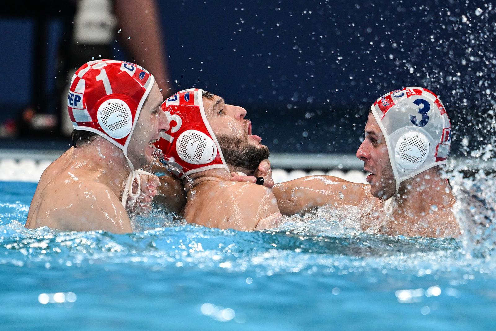 15.02.2024., Aspire Dome, Doha, Katar - Svjetsko prvenstvo u vaterpolu, polufinale, Hrvatska - Francuska. Marko Bijac, Mate Anic, Loren Fatovic Photo: David Damnjanovic/PIXSELL