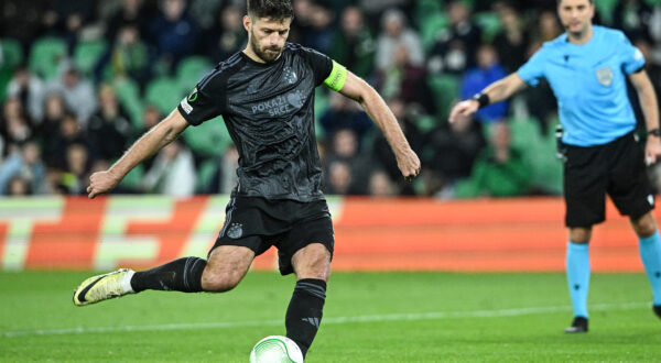 15.02.2024., Sevilla, Spanjolska - UEFA Konferencijska liga, prva utakmica playoffa knock-out faze, Real Betis - GNK Dinamo. Bruno Petkovic izvodi kazneni udarac. Photo: Marko Lukunic/PIXSELL