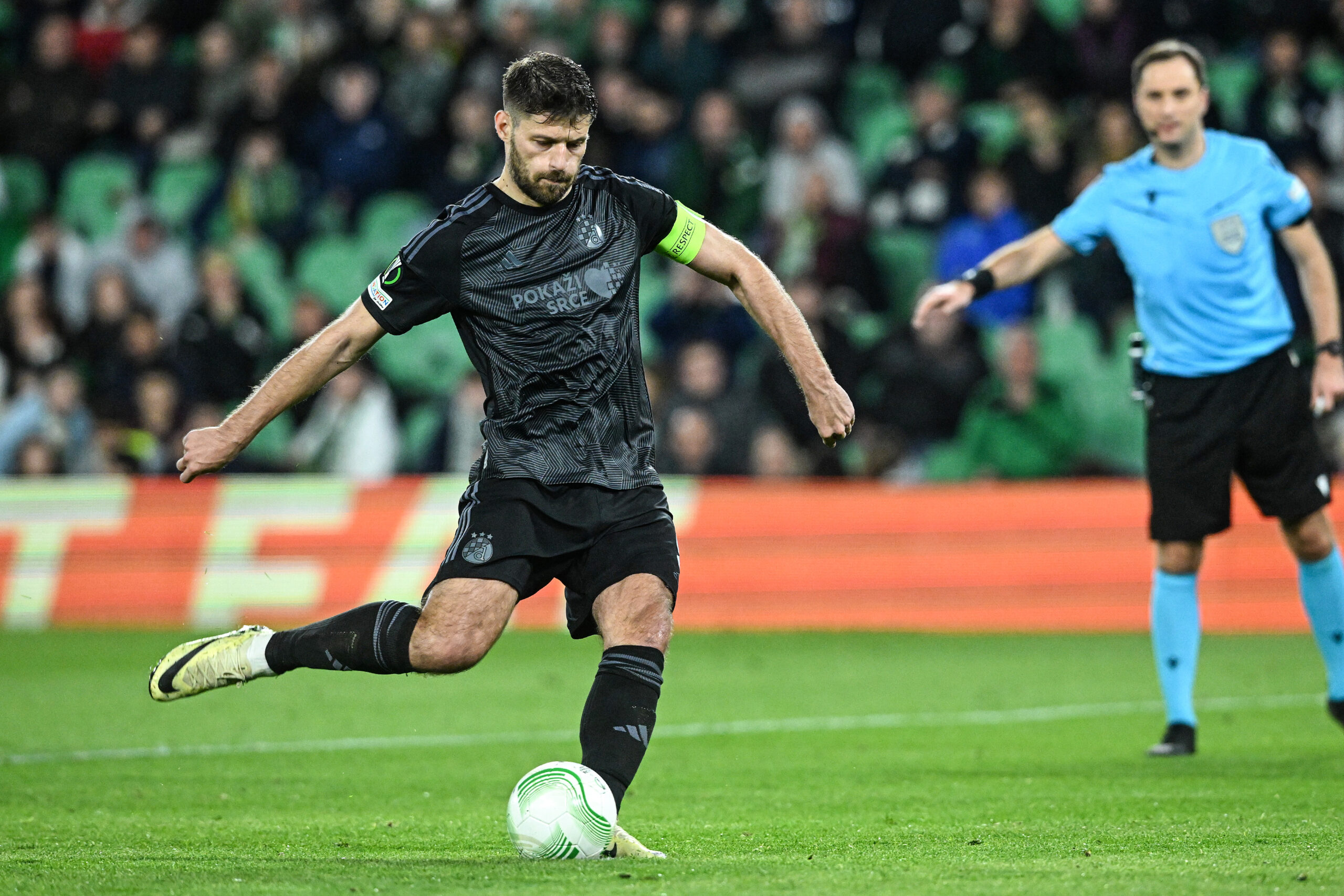 15.02.2024., Sevilla, Spanjolska - UEFA Konferencijska liga, prva utakmica playoffa knock-out faze, Real Betis - GNK Dinamo. Bruno Petkovic izvodi kazneni udarac. Photo: Marko Lukunic/PIXSELL