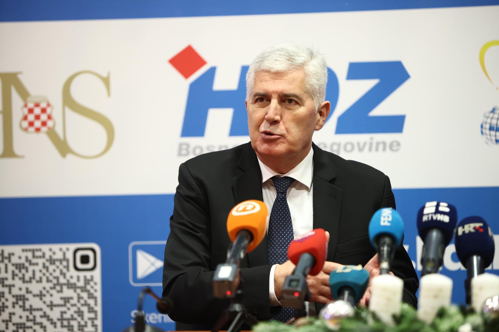 15.12.2023., Mostar, Bosna i Hercegovina - Ministar regionalnog razvoja i fondova Europske unije u Vladi Republike Hrvatske Sime Erlic i predsjednik Hrvatskog narodnog sabora BiH Dragan Covic odrzali sastanak u Domu HDZ BiH, nakon cega su odrzali konferenciju za medije.   Photo: Denis Kapetanovic/PIXSELL