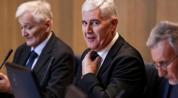 16.02.2024., Sarajevo, Bosna i Hercegovina - Na 2. hitnoj sjednici Doma naroda Parlamentarne skupstine Bosne i Hercegovine delegati su jednoglasno izglasali Zakon o sprjecavanju pranja novca i finansiranja teroristickih aktivnosti, koji je jedan od tri uslova za otvaranje pregovora s EU u martu. Photo: Armin Durgut/PIXSELL