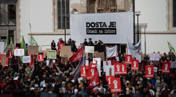 17.02.2024., Zagreb - Pod nazivom"Dosta je! Odmah na izbore" danas se na Markovom trgu  odrzao prosvjed koji organizira 11 parlamentarnih stranaka lijevo-liberalne oporbe, a koji ce zatraziti zaustavljanje korupcije, kriminala, pljacke i HDZ-ove uzurpacije vlasti te trenutacno raspisivanje izbora.  Photo: Marko Juric/PIXSELL