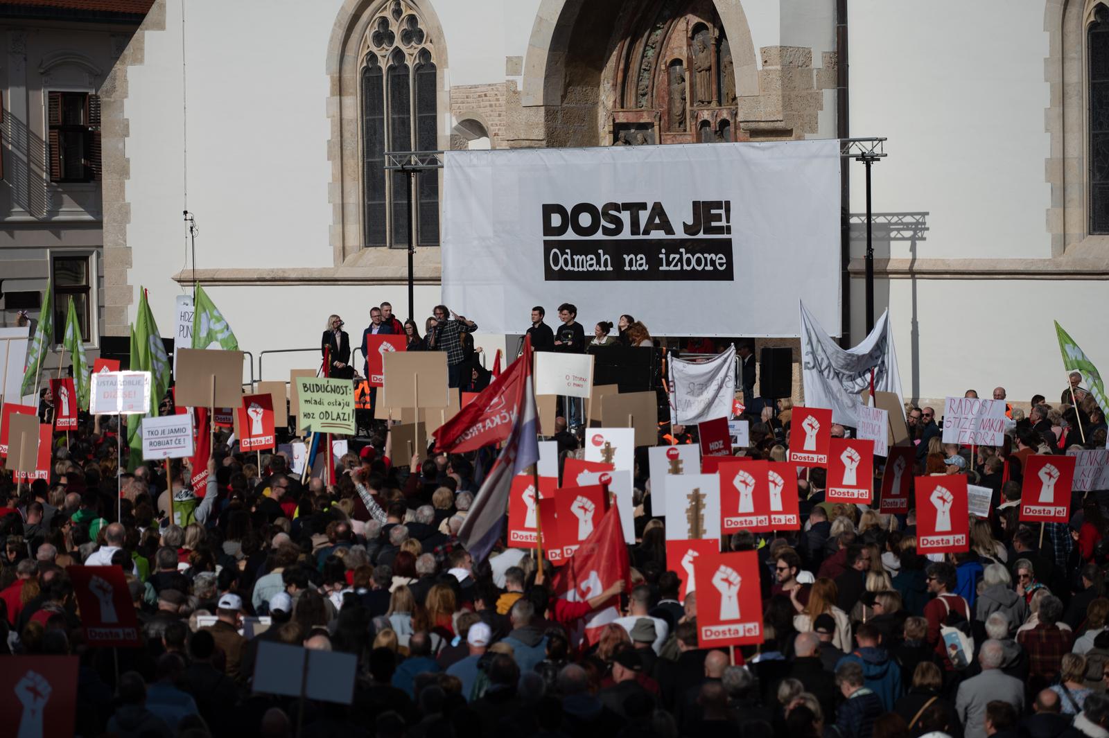 17.02.2024., Zagreb - Pod nazivom"Dosta je! Odmah na izbore" danas se na Markovom trgu  odrzao prosvjed koji organizira 11 parlamentarnih stranaka lijevo-liberalne oporbe, a koji ce zatraziti zaustavljanje korupcije, kriminala, pljacke i HDZ-ove uzurpacije vlasti te trenutacno raspisivanje izbora.  Photo: Marko Juric/PIXSELL