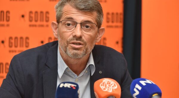 17.5.2022., Zagreb - U Hrvatskom novinarskom drustvu odrzana je Konferencija za medije "Gongovih 6 izbornih jedinica za ustavne izbore", na kojoj je Gong predstavoi svoje rjesenje, prema kojemu, sljedeci parlamentarni izbori ne bi bili neustavni. Na konferenciji za medije su sudjelovali Goran Cular, profesor na Fakultetu politickih znanosti (FPZ) i autor Gongove analize ‘Hoce li i sljedeci parlamentarni izbori u Hrvatskoj biti neustavni?’; Berto Salaj, predsjednik vijeca Gonga i profesor na FPZ-u i Oriana Ivkovc Novokmet, izvrsna direktorica Gonga. Photo: Davorin Visnjic/PIXSELL