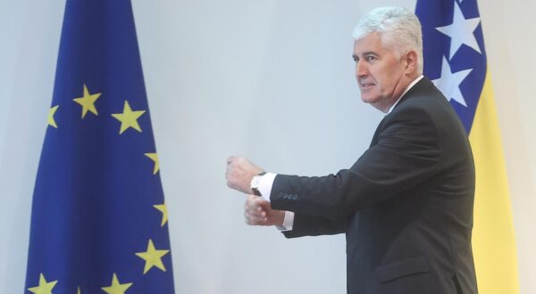 17.05.2023., Sarajevo, Bosna i Hercegovina - Politicki forum na visokoj razini o EU integracijama Bosne i Hercegovine odrzava se u Sarajevu. Forumu kao suorganizatori prisustvuje predsjedateljica Vijeca ministara BiH Borjana KriSto i europski komesar za prosirenje Oliver Varhelyi.

  Photo: Armin Durgut/PIXSELL