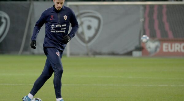 17.11.2023., Riga, Latvija - Trening hrvatske nogometne reprezentacije uoci kvalifikacijske utakmice za UEFA EURO 2024 protiv Latvije. Mario Pasalic Photo: Ansis Ventins/PIXSELL