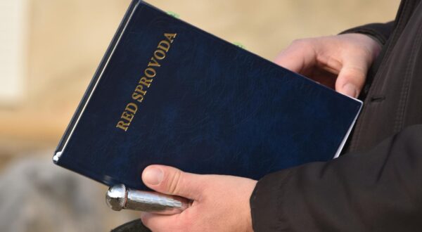 18.01.2017., Sibenik - Knjiga kojom se u katolickoj crkvi vodi obred sprovoda."nPhoto: Hrvoje Jelavic/PIXSELL