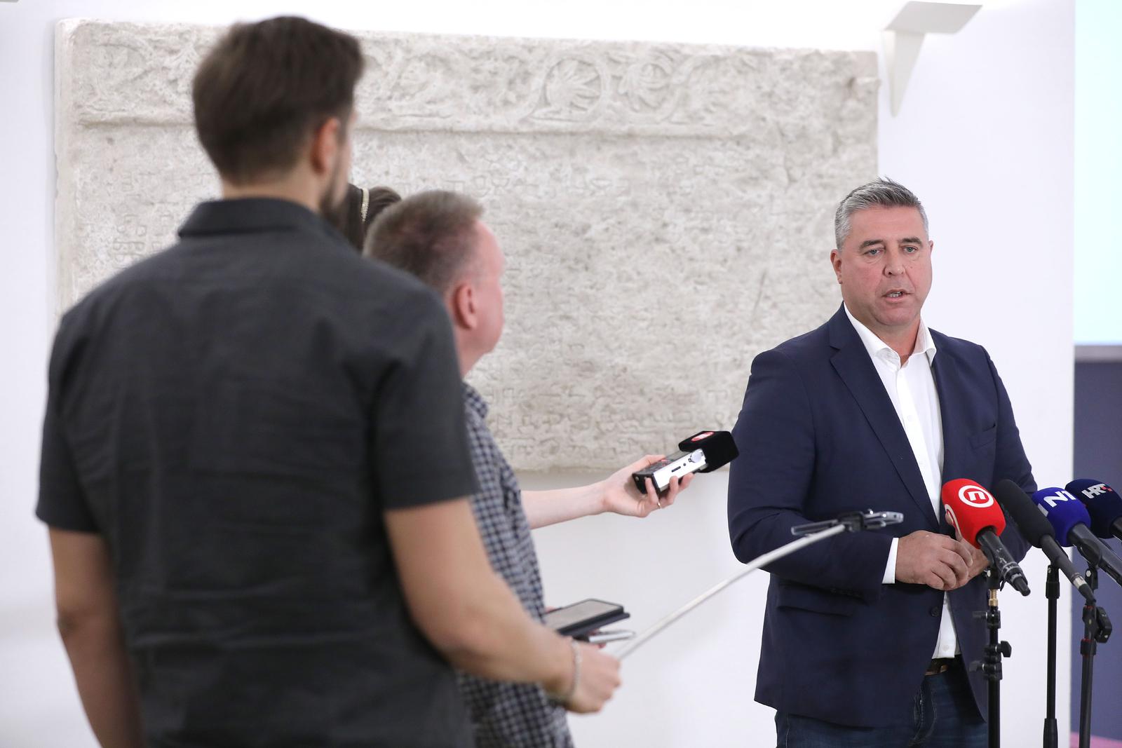 18.05.2023., Zagreb - Na konferenciji za medije odrzanoj u Saboru o zastiti hrvatskog neba stranim zrakoplovima govorio je zastupnik Franko Vidovic. Photo: Patrik Macek/PIXSELL